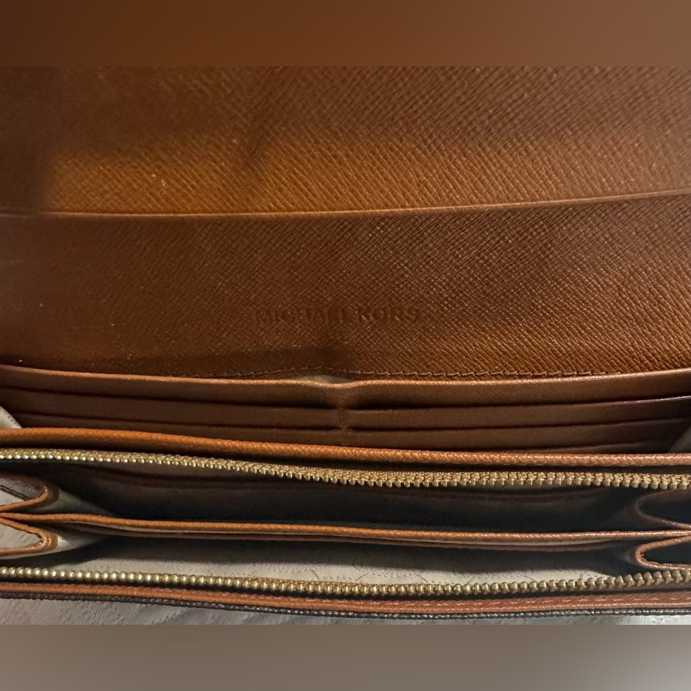 Michael Kors Wallet - Picture 2 of 2